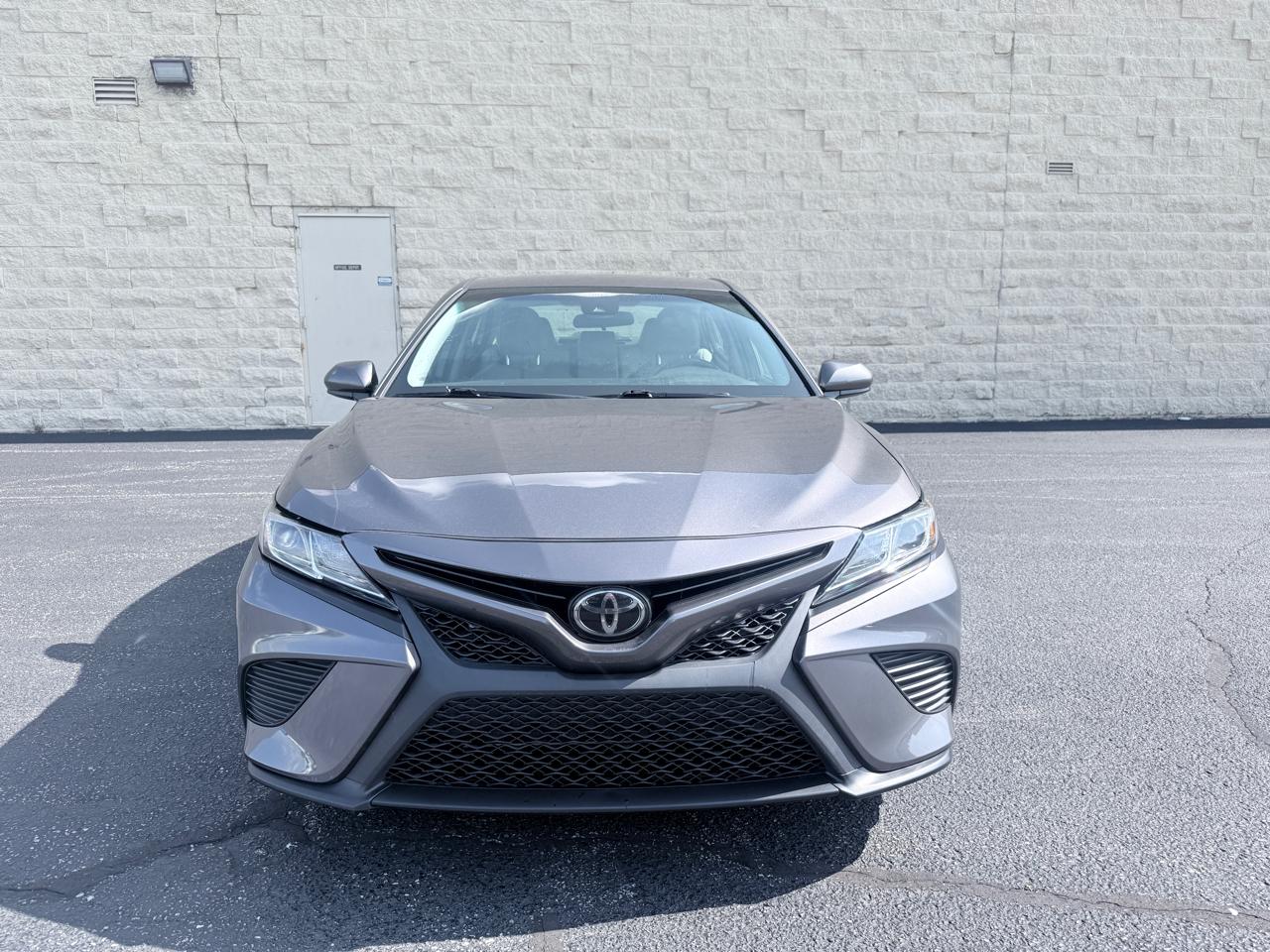 Toyota Camry SE 2020