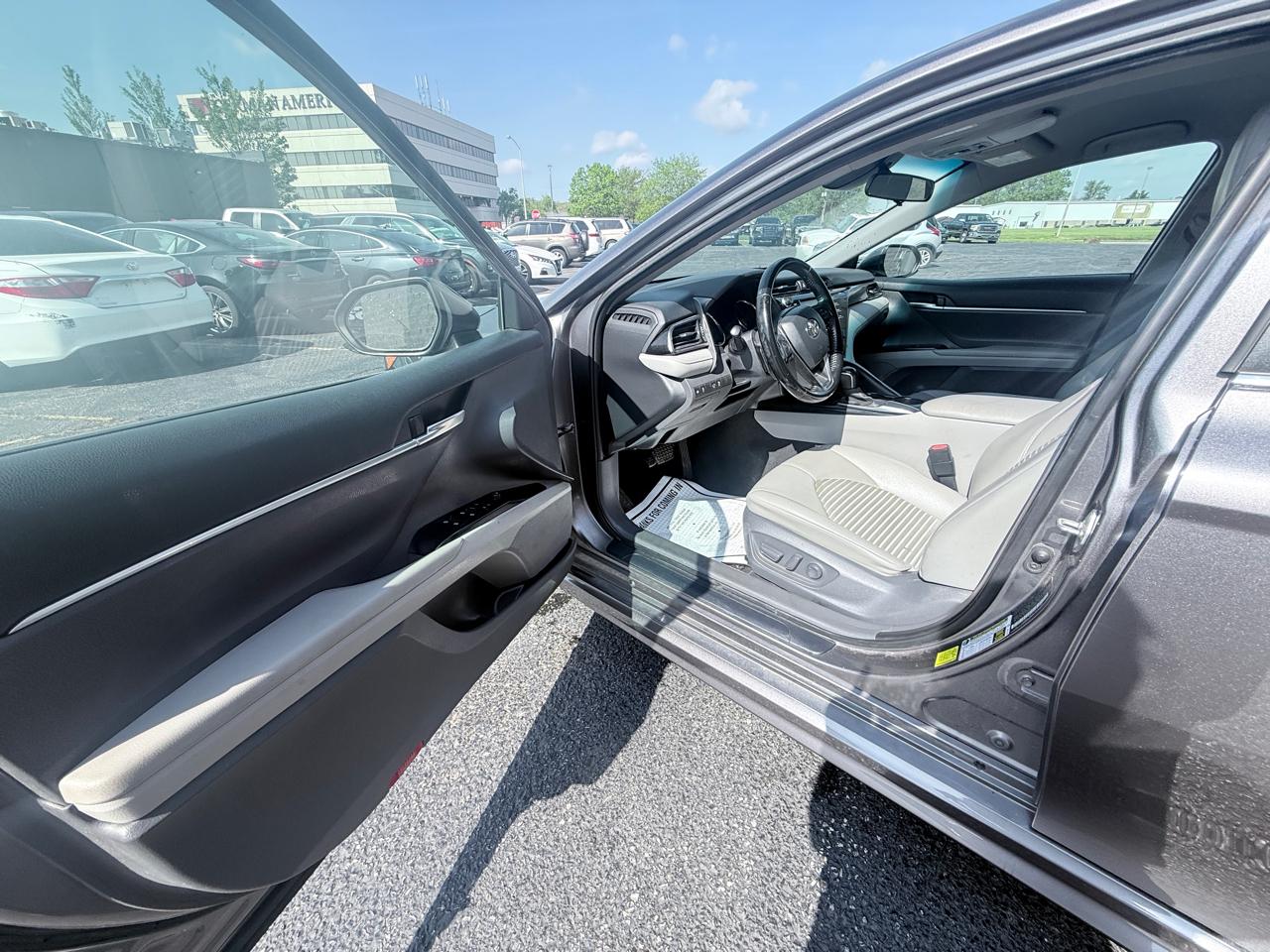 Toyota Camry SE 2020