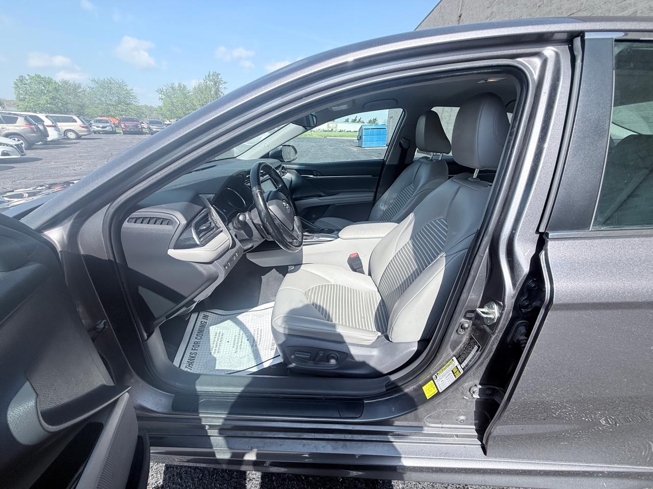 Toyota Camry SE 2020