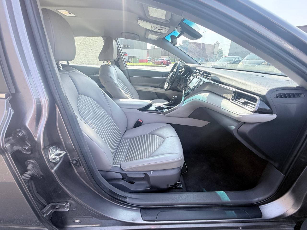 Toyota Camry SE 2020