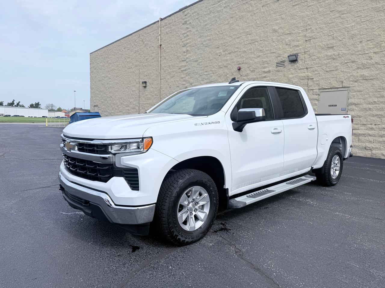Chevrolet Silverado 1500 LT Crew Cab 4WD 2023