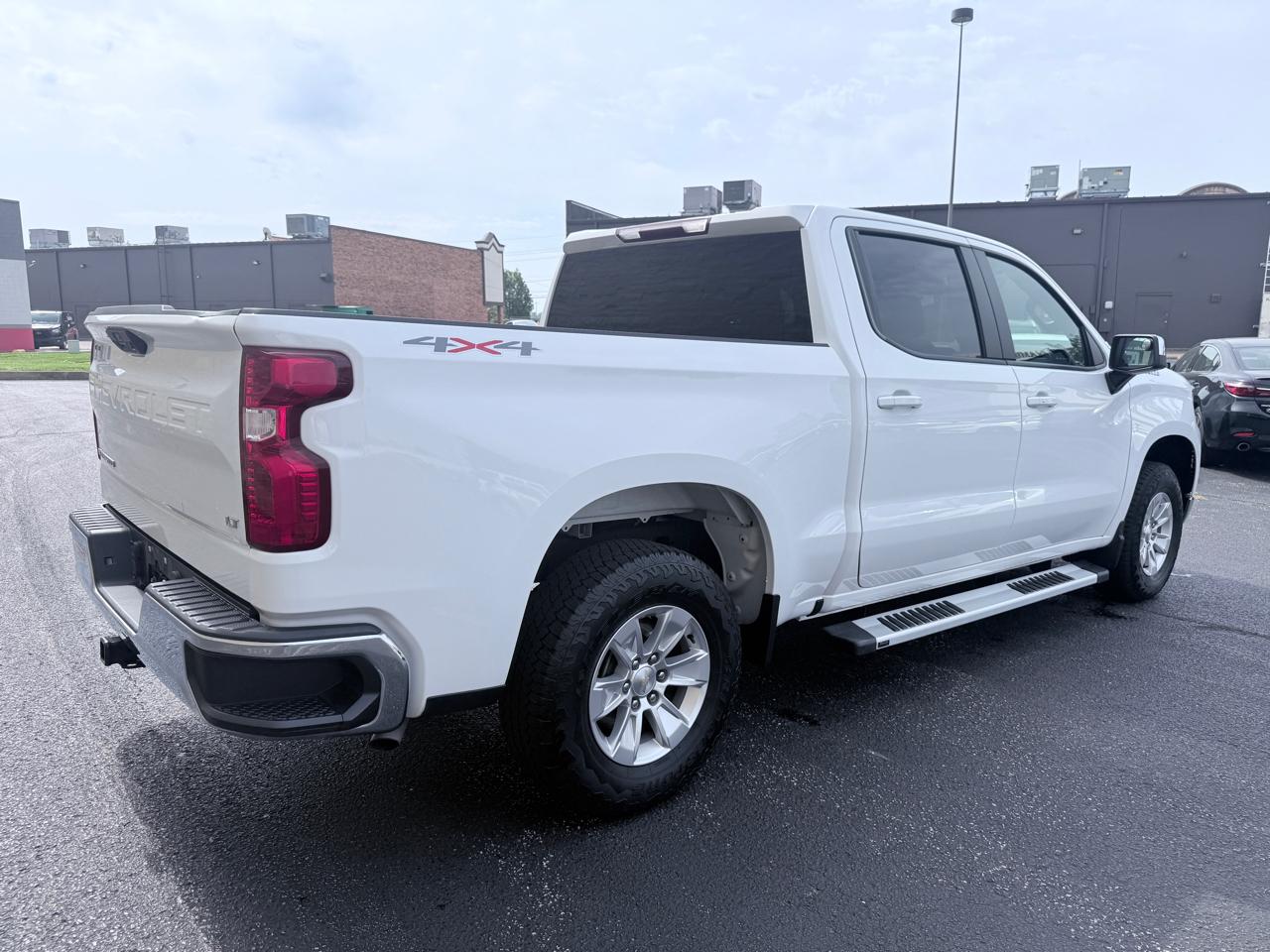 Chevrolet Silverado 1500 LT Crew Cab 4WD 2023