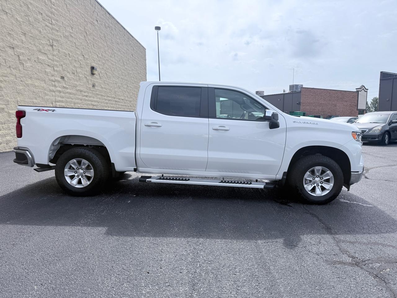 Chevrolet Silverado 1500 LT Crew Cab 4WD 2023
