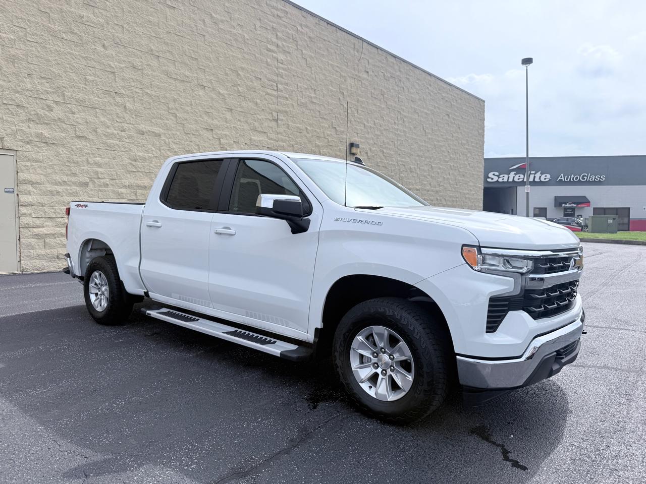 Chevrolet Silverado 1500 LT Crew Cab 4WD 2023