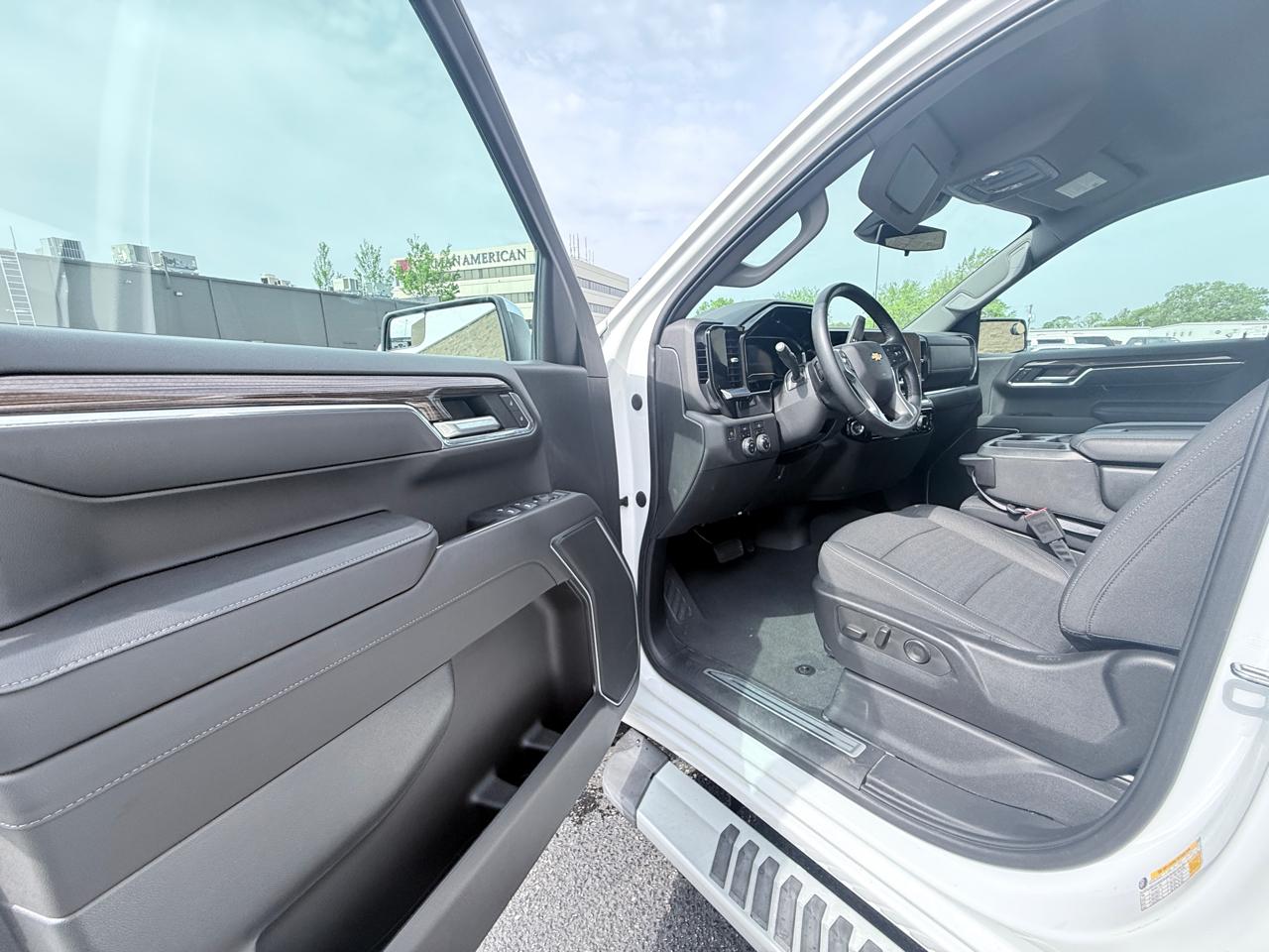 Chevrolet Silverado 1500 LT Crew Cab 4WD 2023