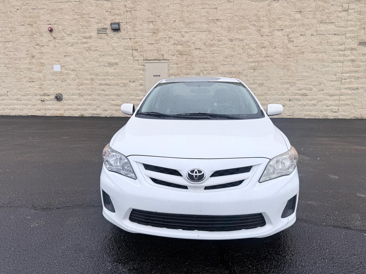 Toyota Corolla S 5-Speed MT 2011