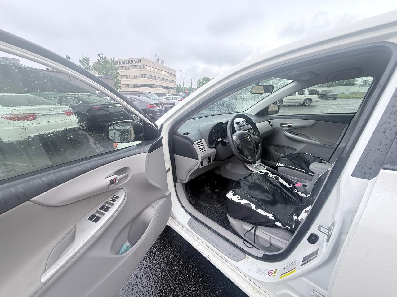 Toyota Corolla S 5-Speed MT 2011