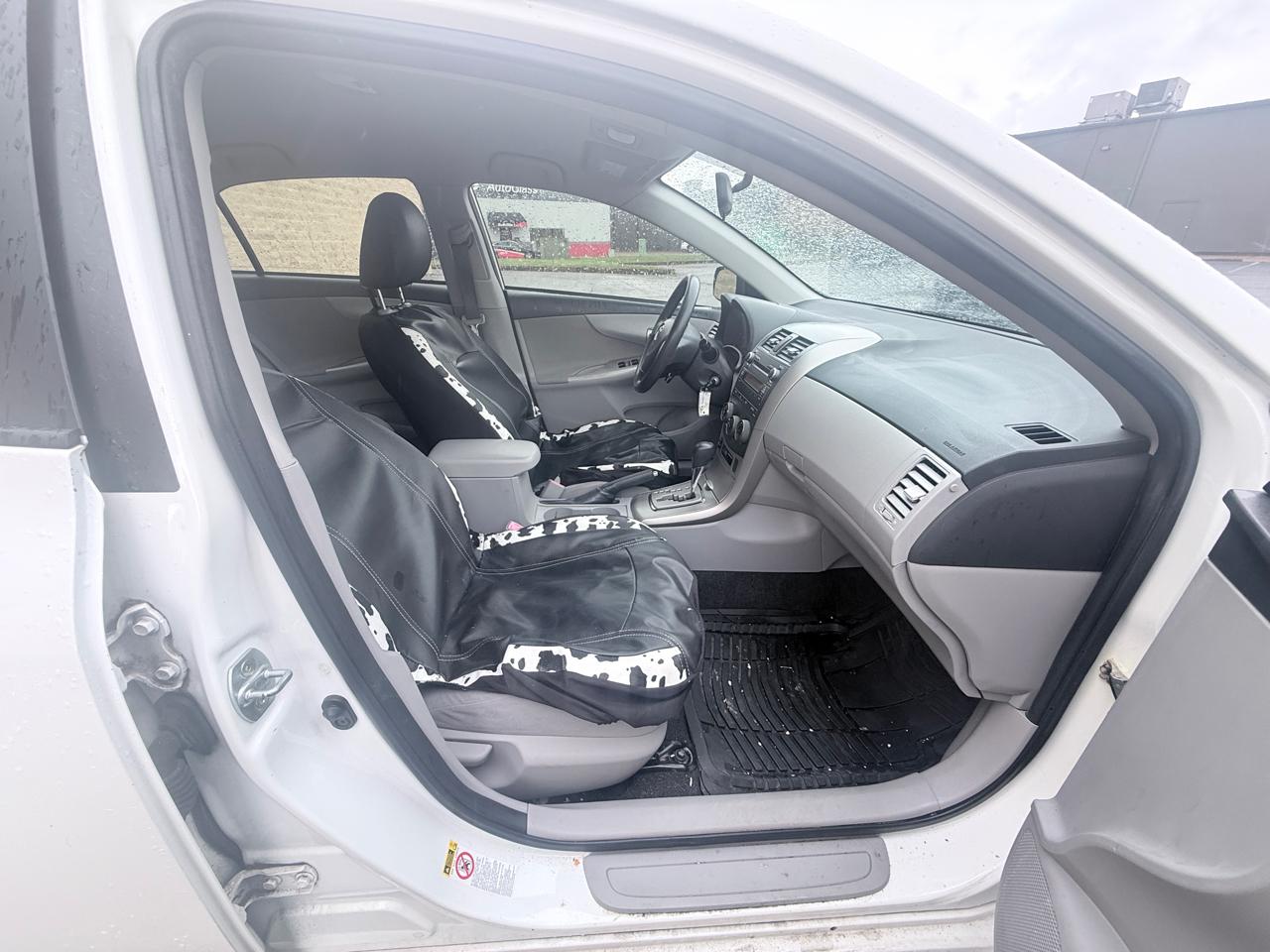 Toyota Corolla S 5-Speed MT 2011