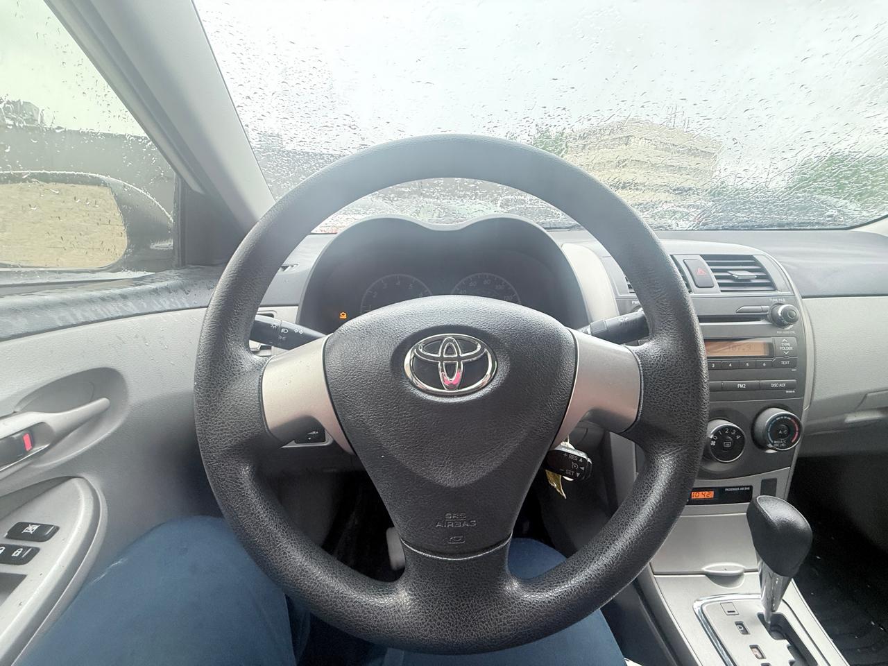 Toyota Corolla S 5-Speed MT 2011