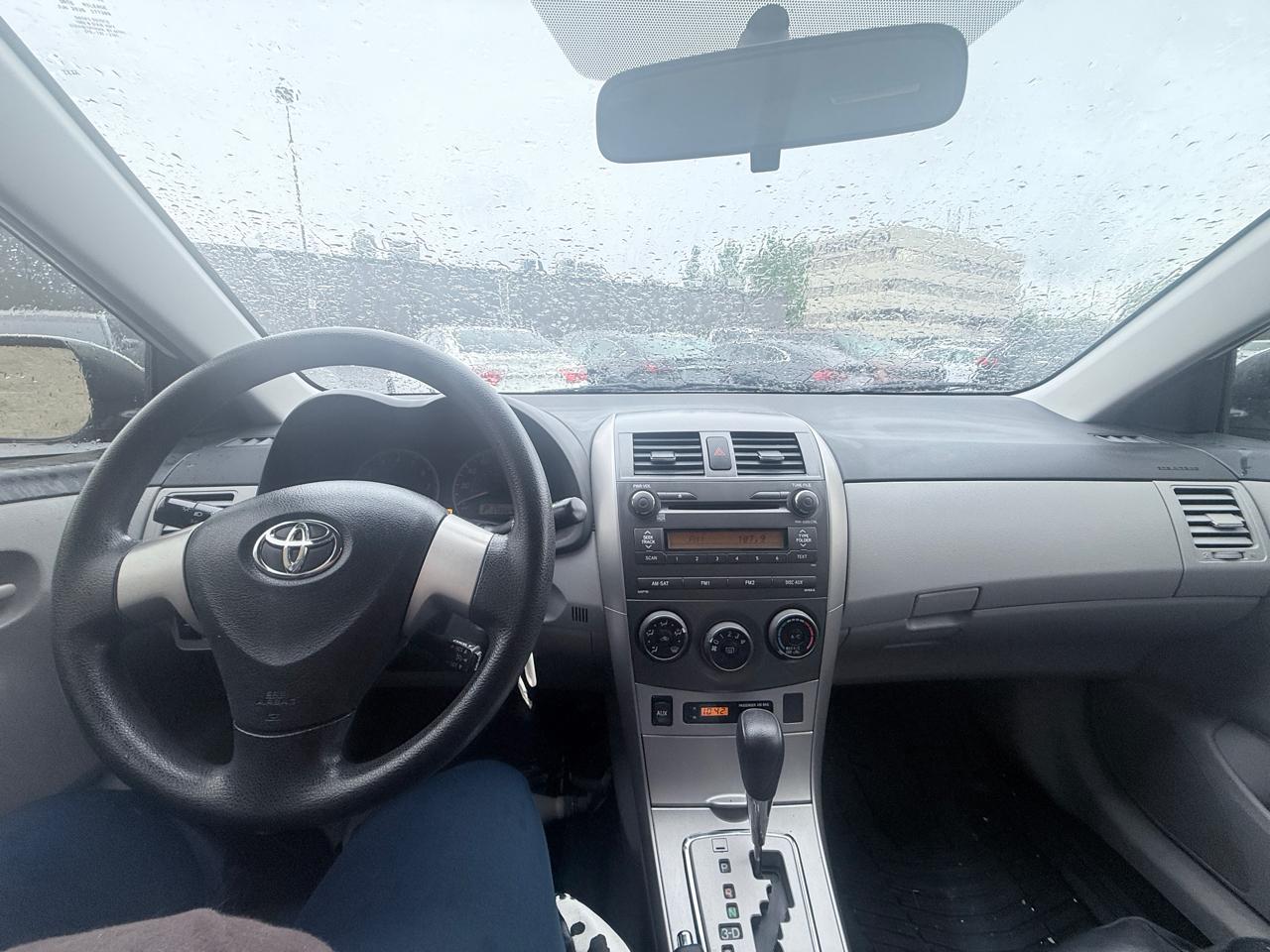 Toyota Corolla S 5-Speed MT 2011