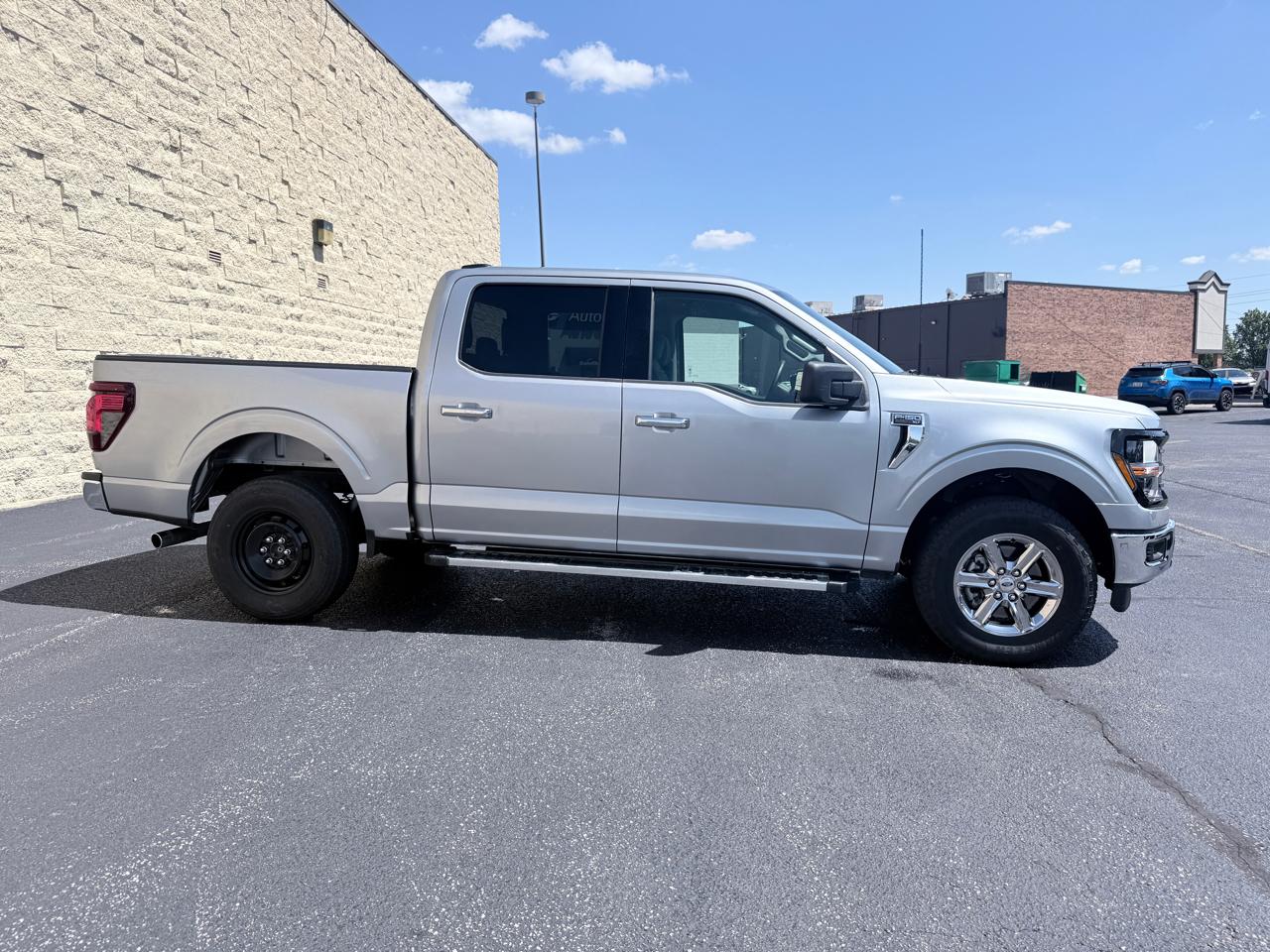 Ford F-150 XLT SuperCrew 4WD 2025