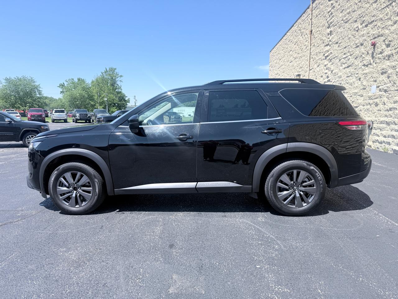 Nissan Pathfinder SV 4WD 2022