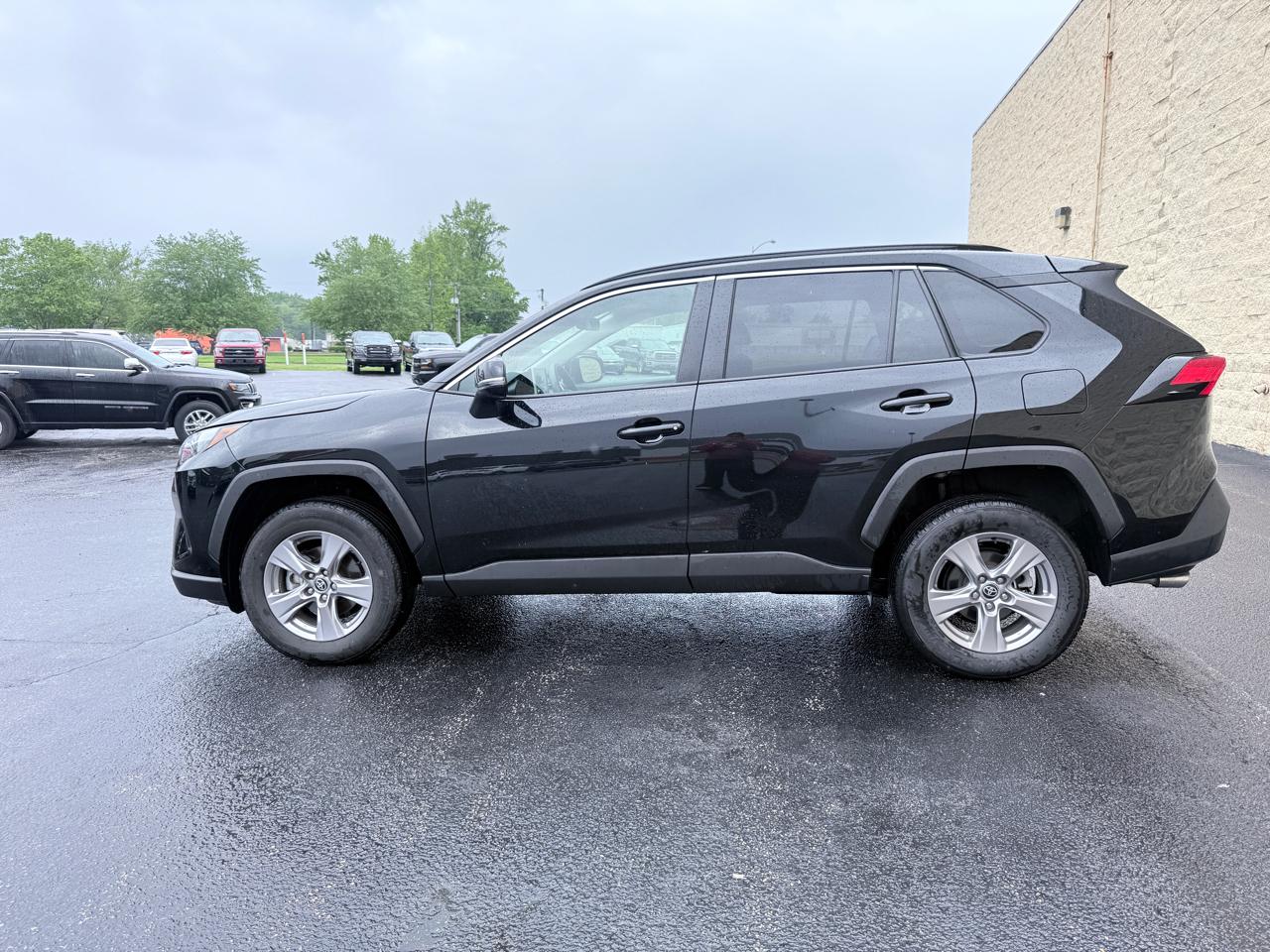 Toyota RAV4 XLE 2025