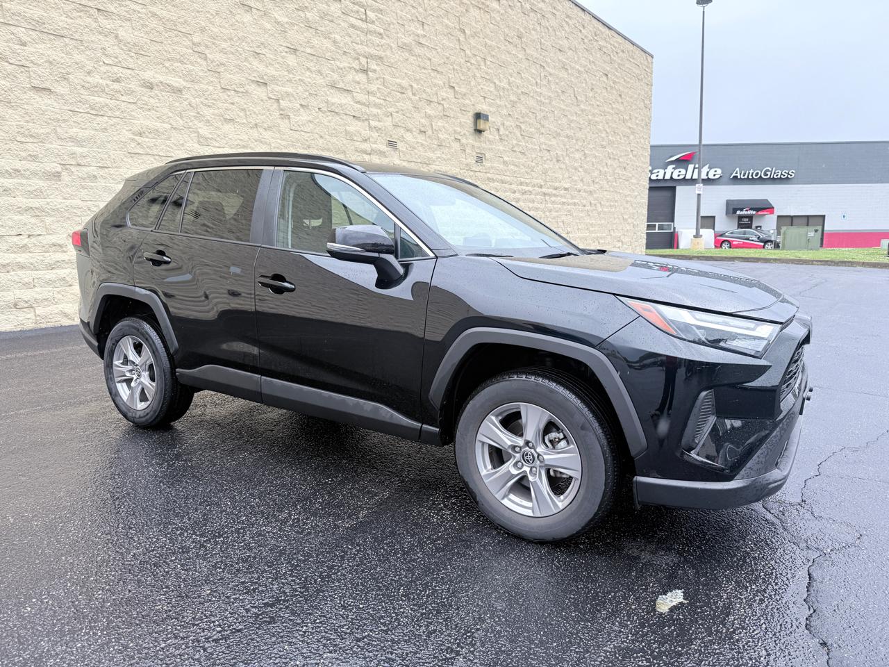 Toyota RAV4 XLE 2025