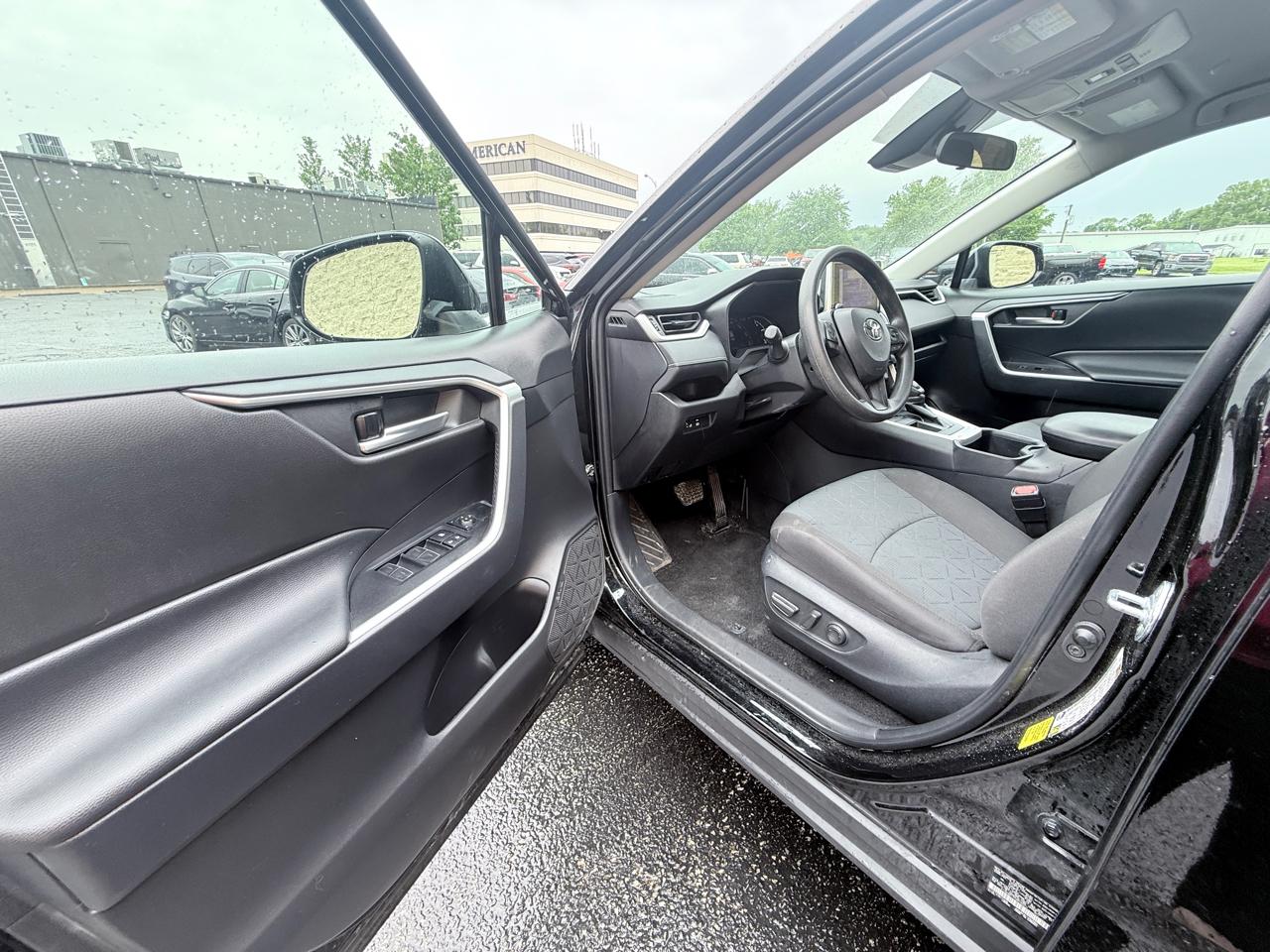 Toyota RAV4 XLE 2025