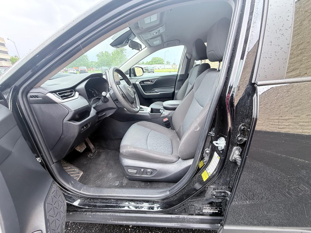Toyota RAV4 XLE 2025
