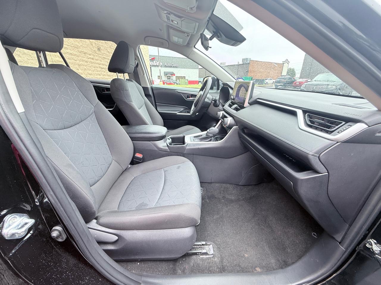 Toyota RAV4 XLE 2025