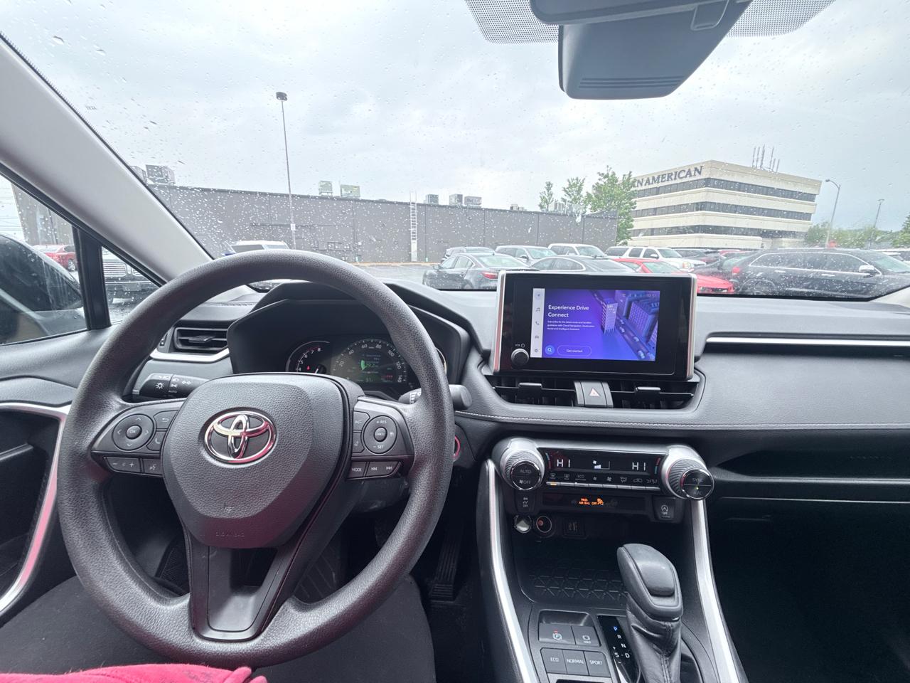 Toyota RAV4 XLE 2025