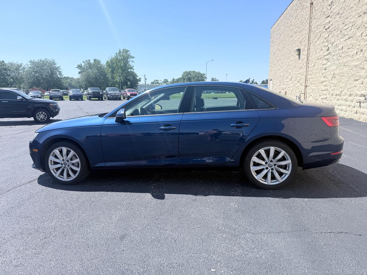Audi A4 2.0T Premium Sedan 2017