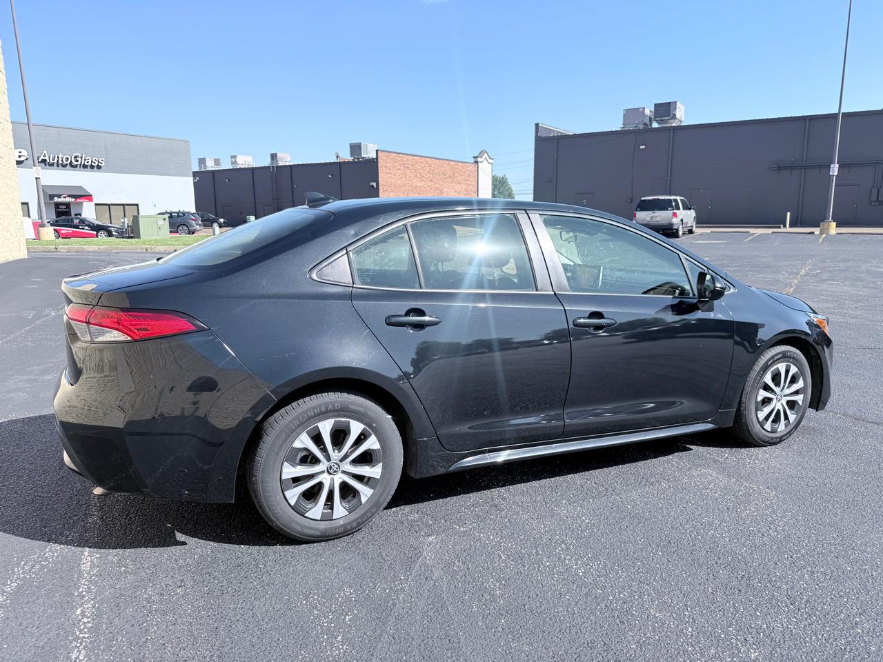 Toyota Corolla LE Hybrid 2021