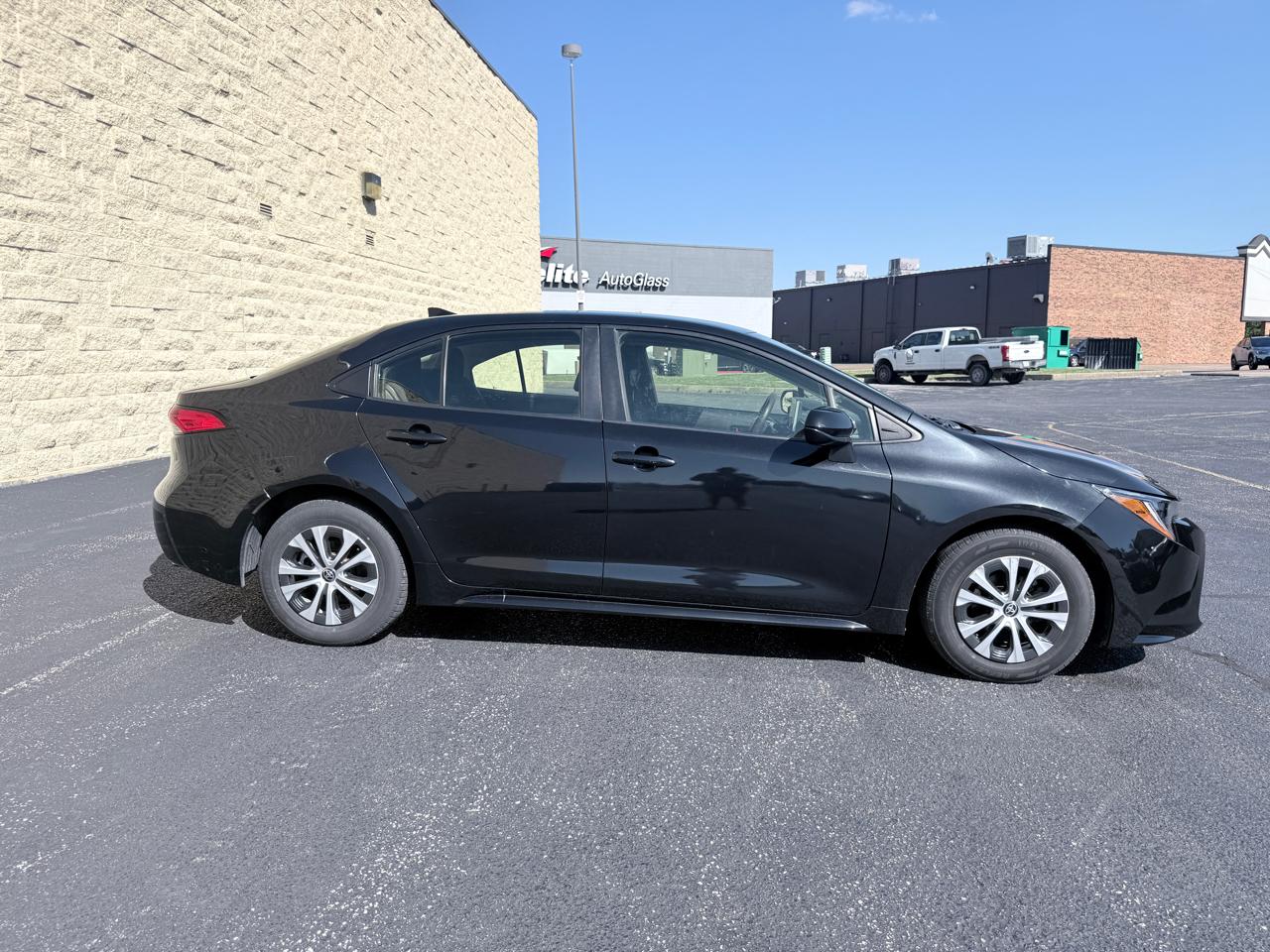 Toyota Corolla LE Hybrid 2021