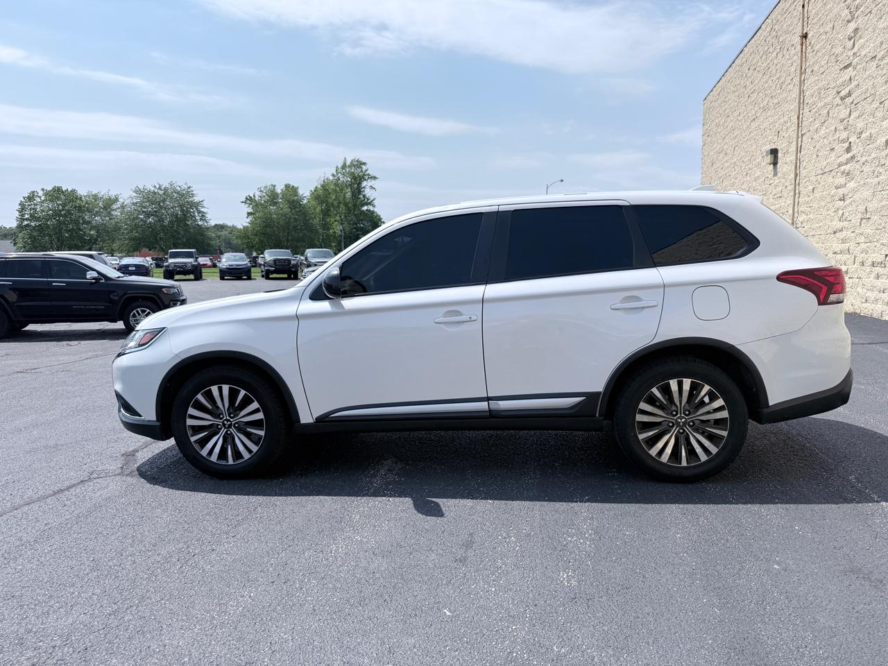 Mitsubishi Outlander ES 2WD 2020