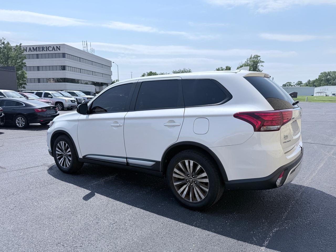 Mitsubishi Outlander ES 2WD 2020