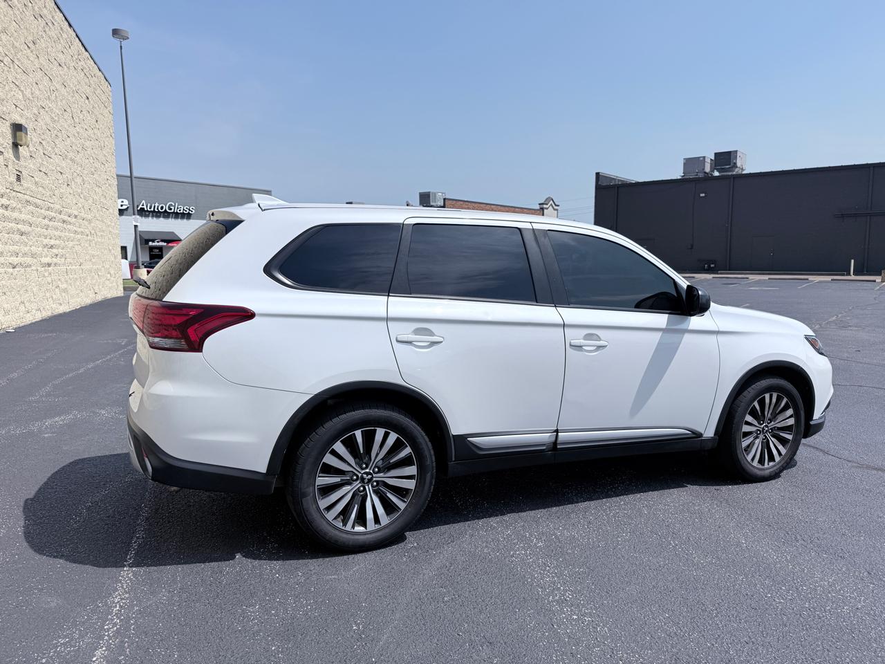 Mitsubishi Outlander ES 2WD 2020