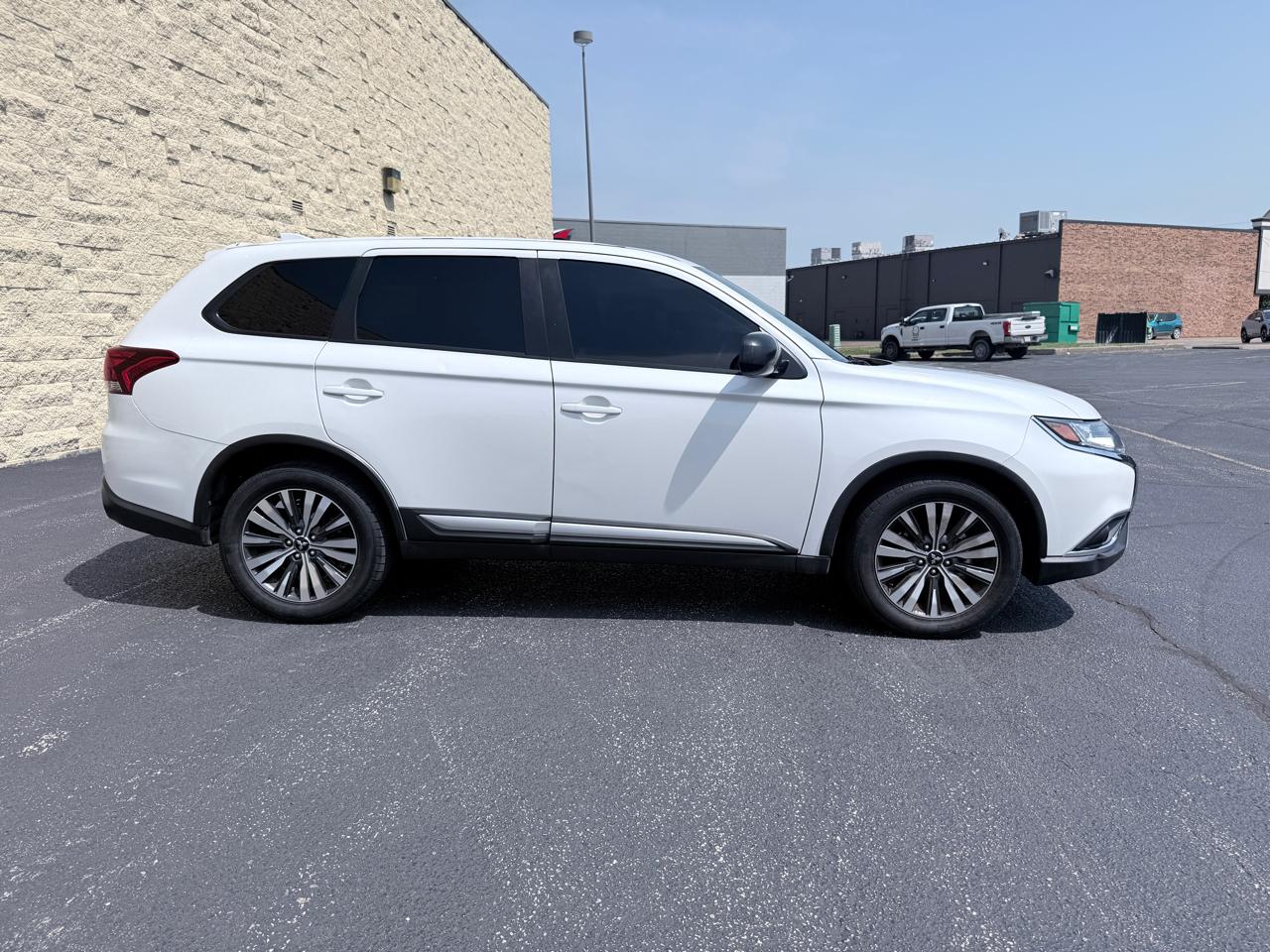 Mitsubishi Outlander ES 2WD 2020