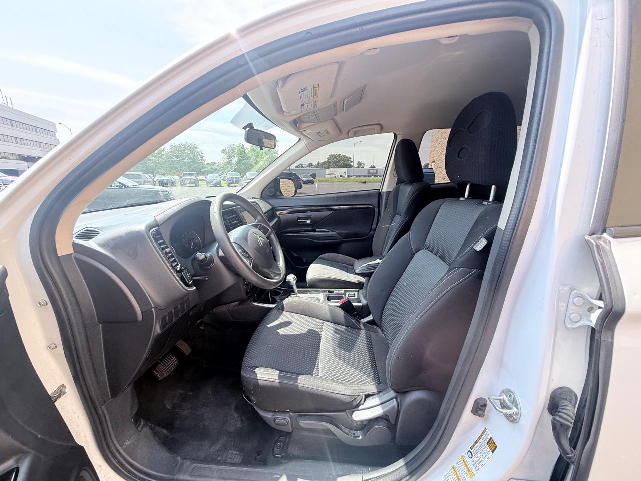 Mitsubishi Outlander ES 2WD 2020