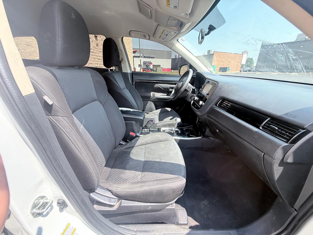 Mitsubishi Outlander ES 2WD 2020