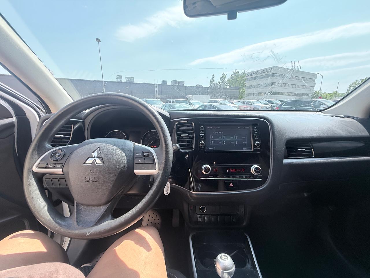 Mitsubishi Outlander ES 2WD 2020