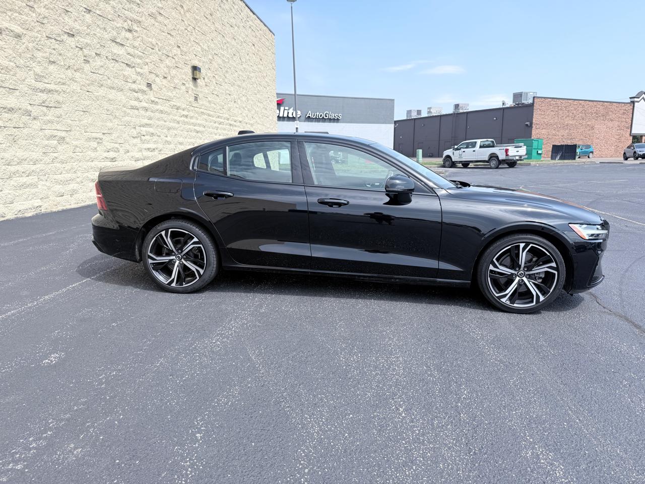Volvo S60 B5 Core Dark 2024