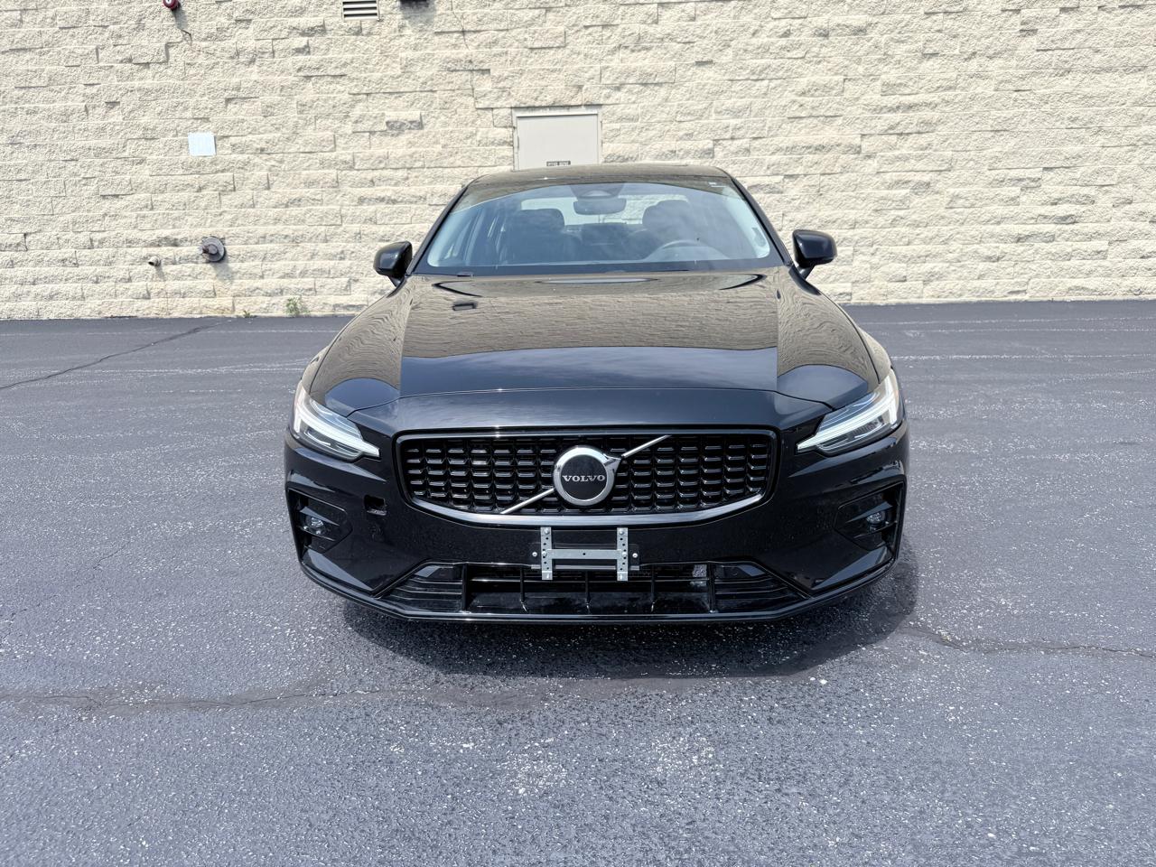 Volvo S60 B5 Core Dark 2024