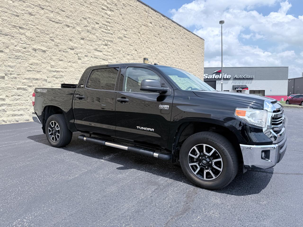 Toyota Tundra SR5 5.7L V8 FFV CrewMax 4WD 2017