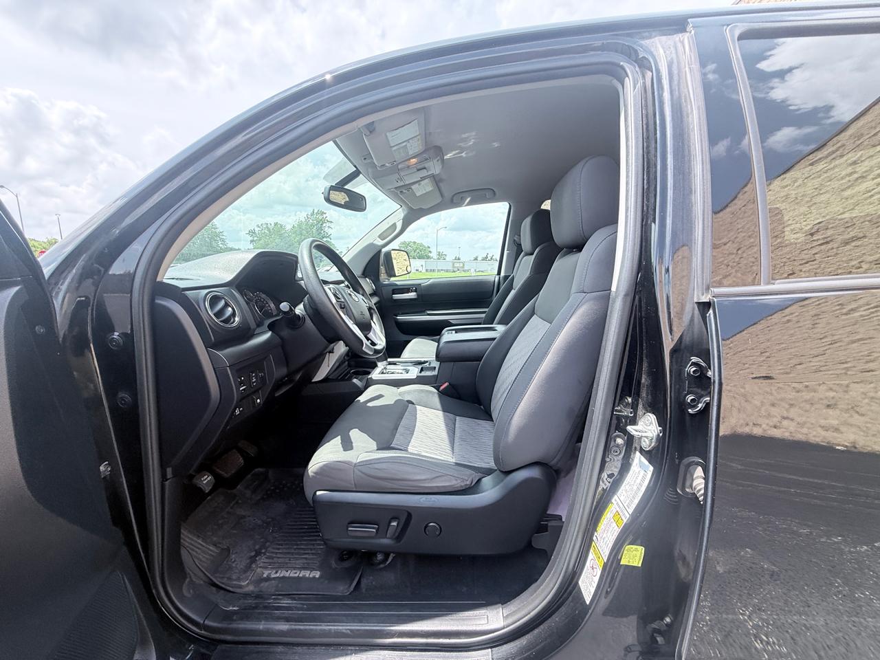 Toyota Tundra SR5 5.7L V8 FFV CrewMax 4WD 2017