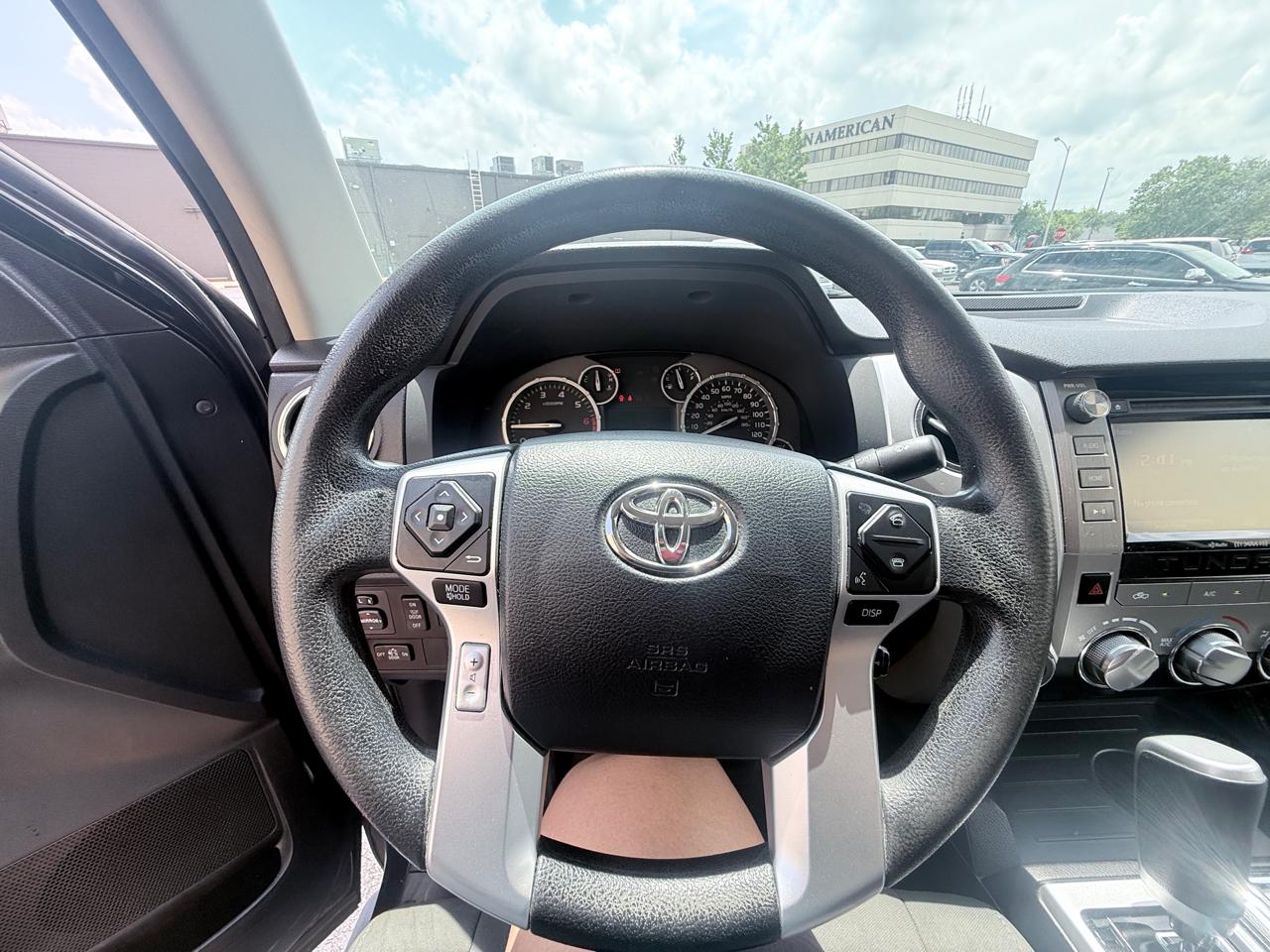 Toyota Tundra SR5 5.7L V8 FFV CrewMax 4WD 2017
