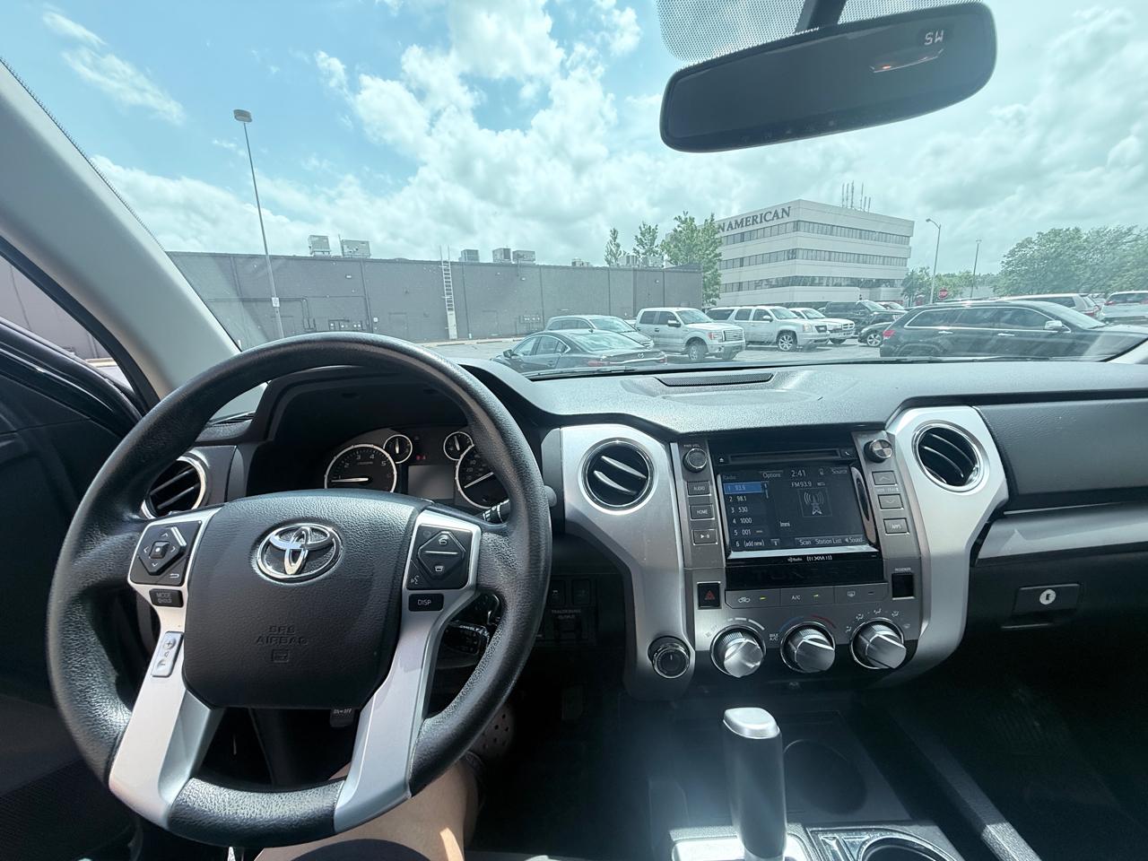 Toyota Tundra SR5 5.7L V8 FFV CrewMax 4WD 2017