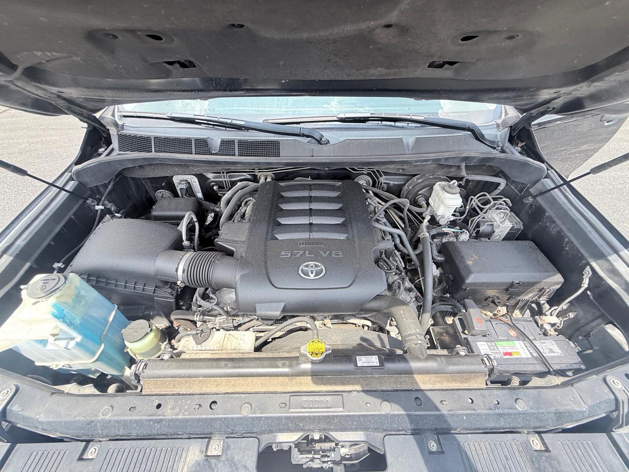 Toyota Tundra SR5 5.7L V8 FFV CrewMax 4WD 2017