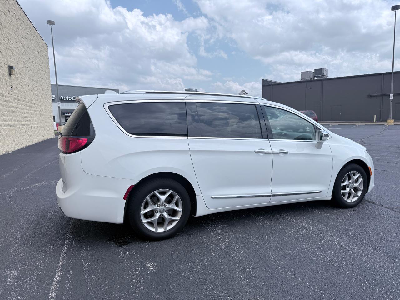 Chrysler Pacifica Limited 2020