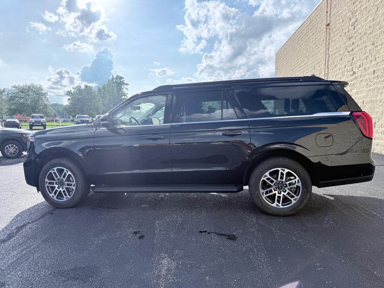 Ford Expedition MAX XLT 4WD 2025