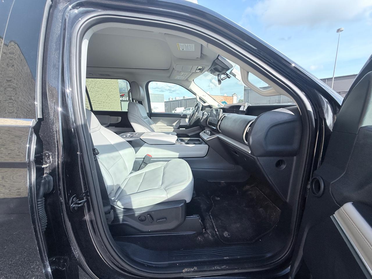 Ford Expedition MAX XLT 4WD 2025