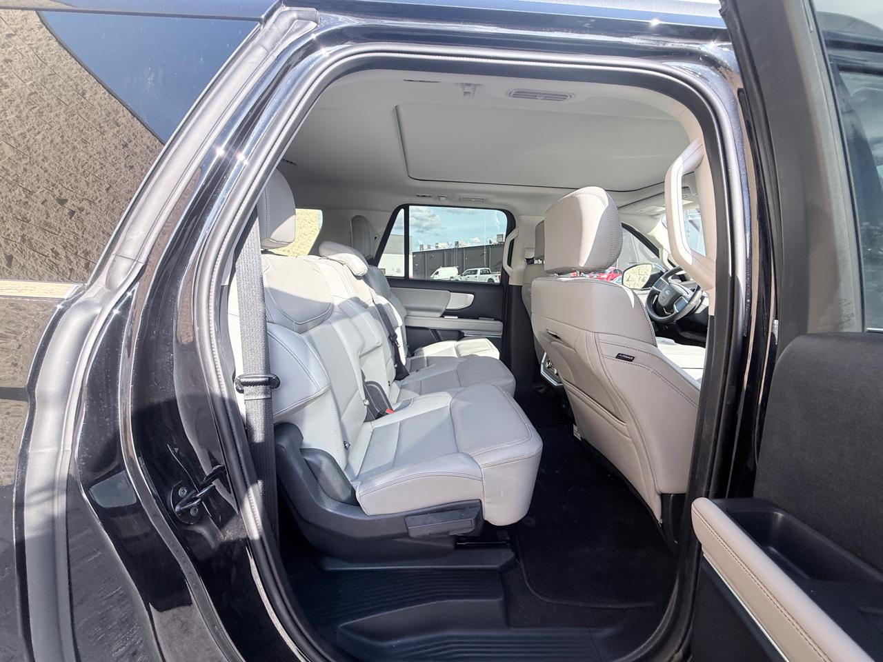 Ford Expedition MAX XLT 4WD 2025