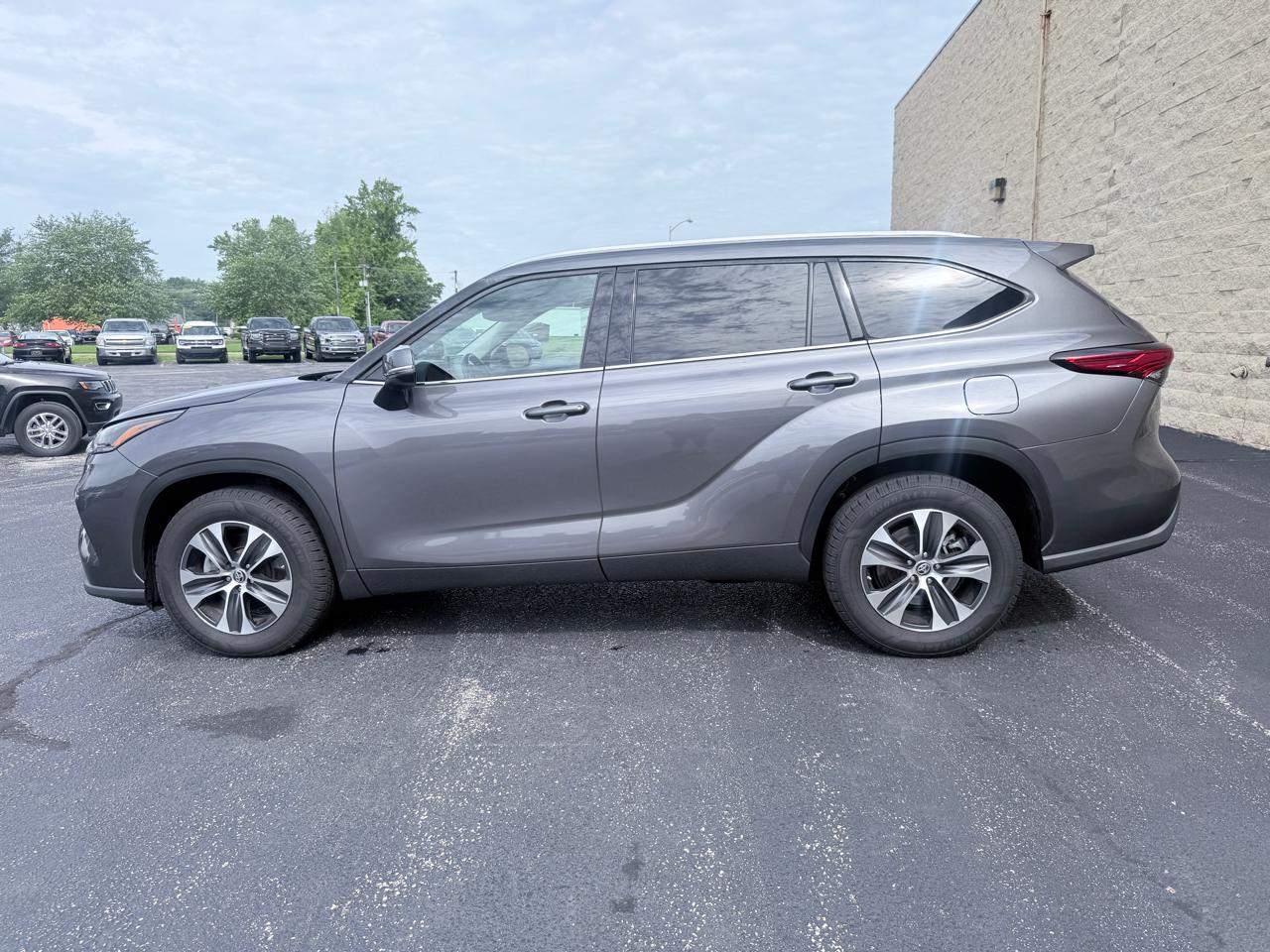 Toyota Highlander XLE FWD V6 2021