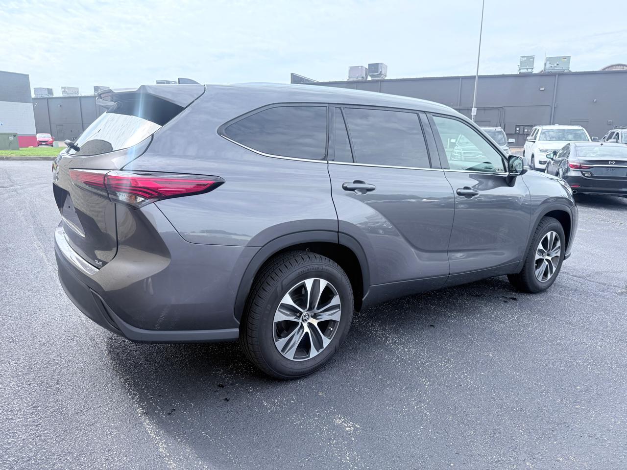 Toyota Highlander XLE FWD V6 2021