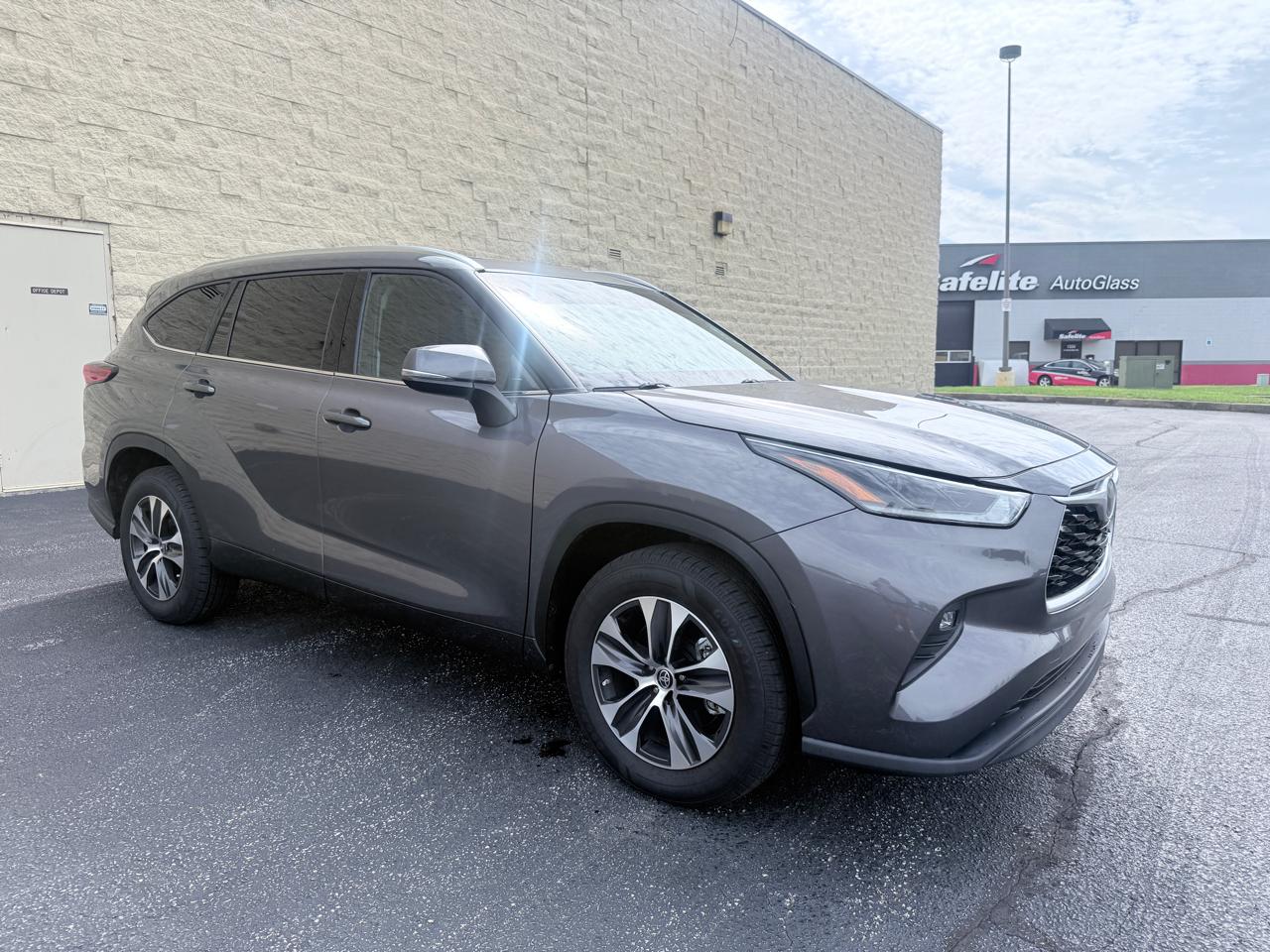 Toyota Highlander XLE FWD V6 2021