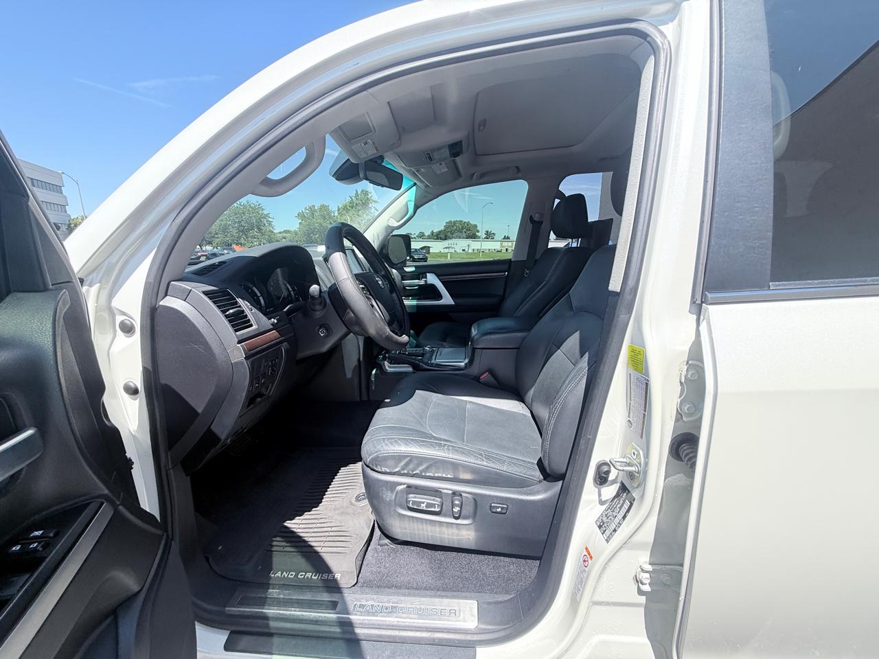 Toyota Land Cruiser 4WD 2017