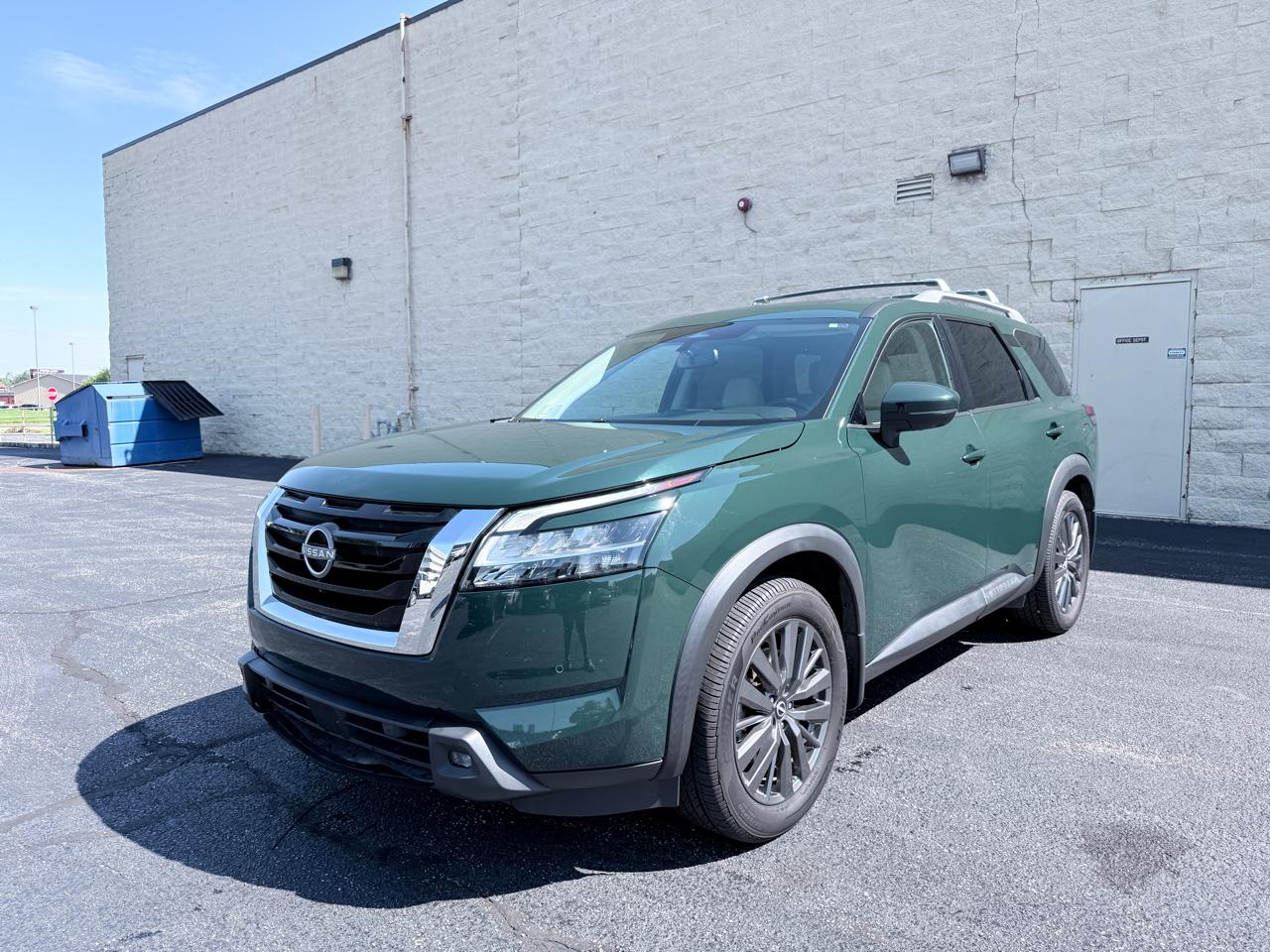 2022 Nissan Pathfinder SL 2WD's photo