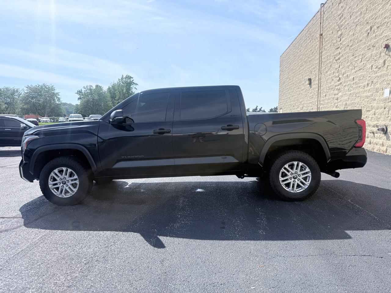 Toyota Tundra SR5 CrewMax 4WD 2024