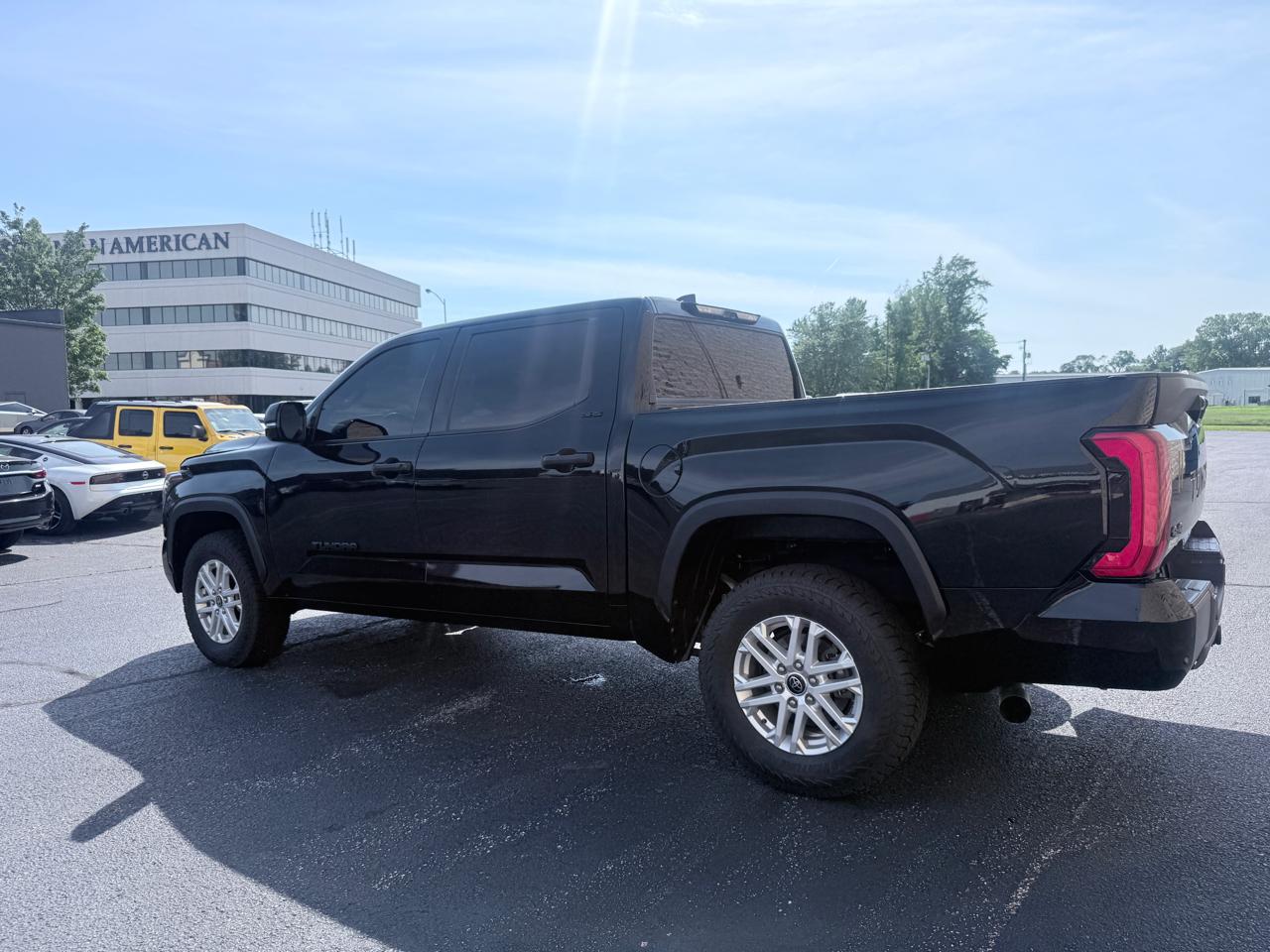 Toyota Tundra SR5 CrewMax 4WD 2024